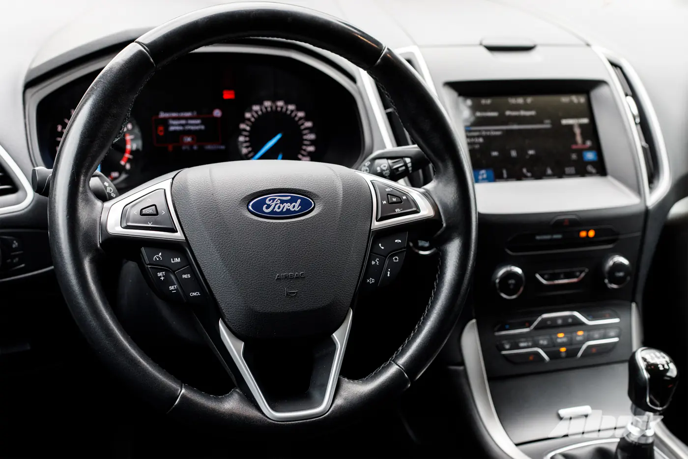 Полтора литра на всю семью: секонд-тест семиместного Ford S-MAX