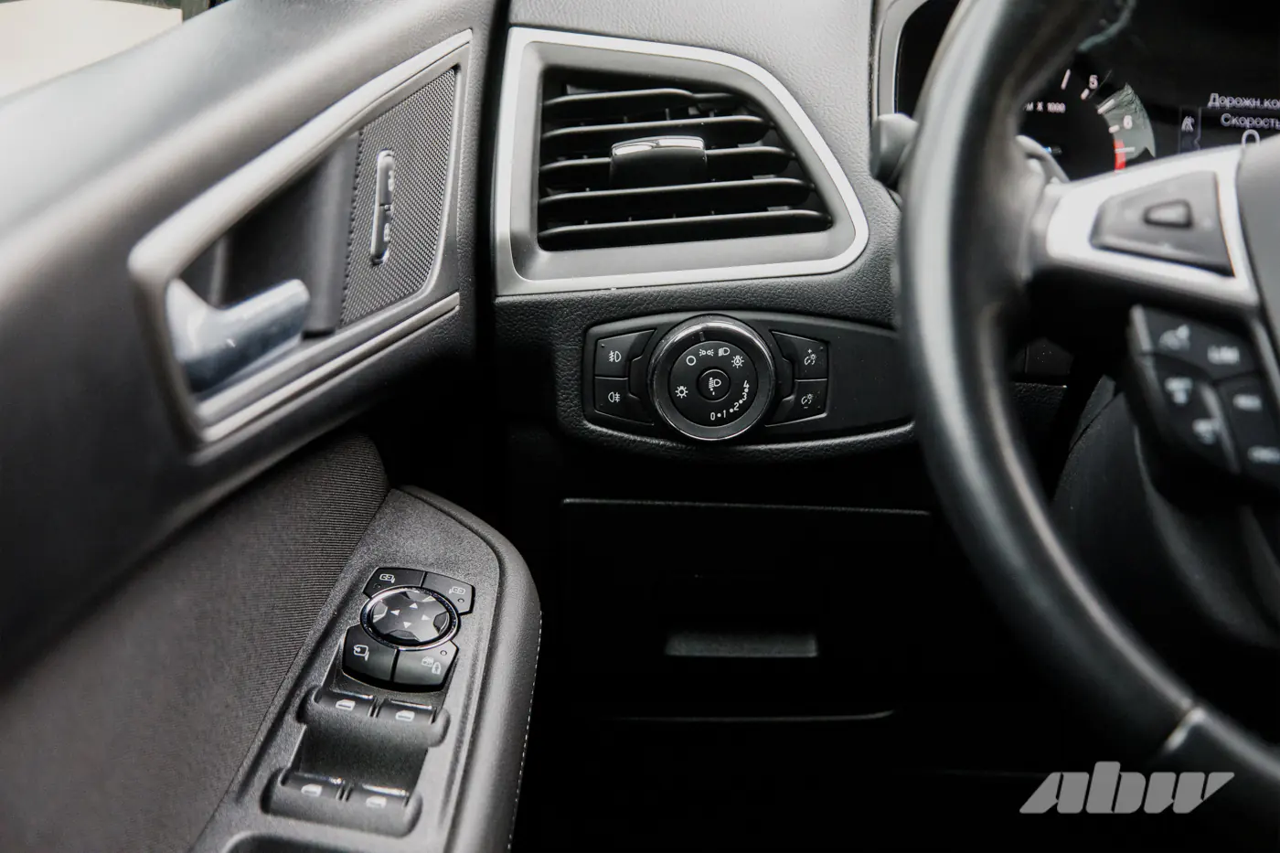 Полтора литра на всю семью: секонд-тест семиместного Ford S-MAX
