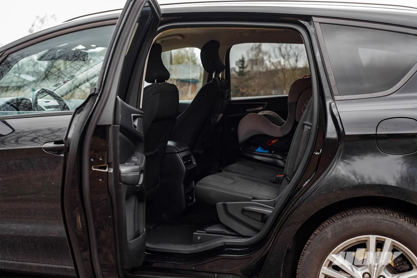 Полтора литра на всю семью: секонд-тест семиместного Ford S-MAX