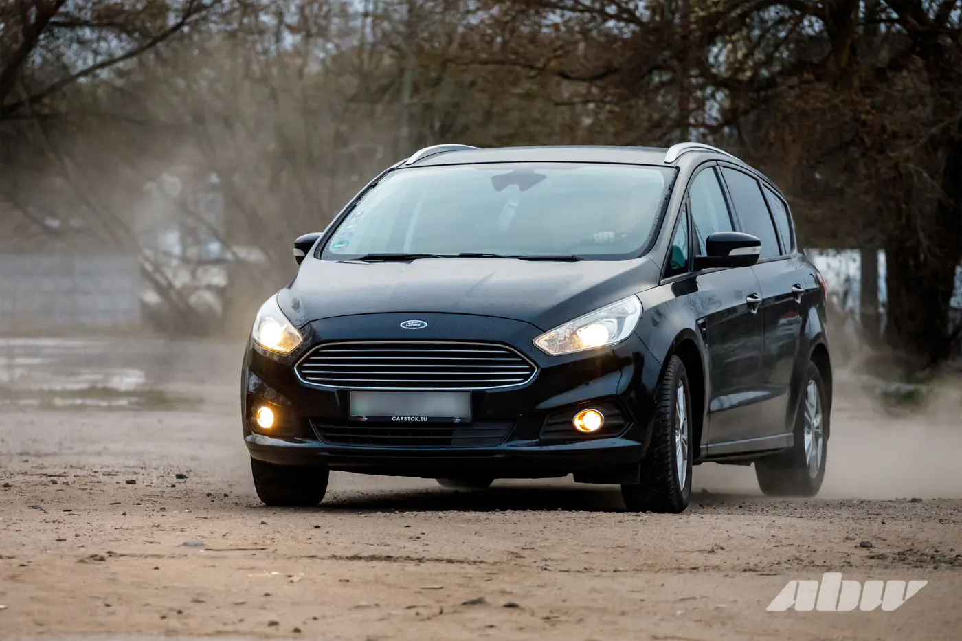 Полтора литра на всю семью: секонд-тест семиместного Ford S-MAX