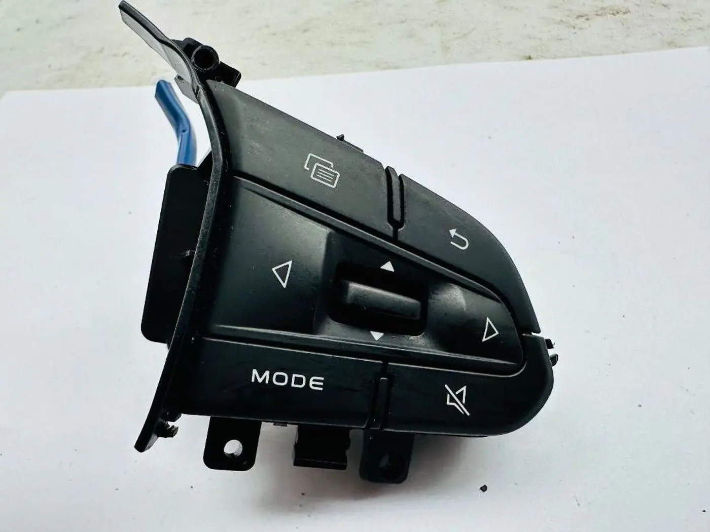 Кнопки руля к Geely Atlas Pro 2023