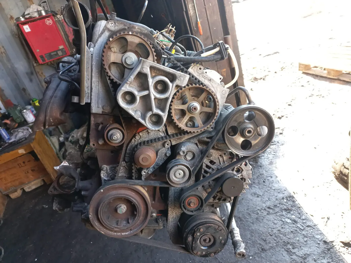 Двигатель к Renault Trafic 2006