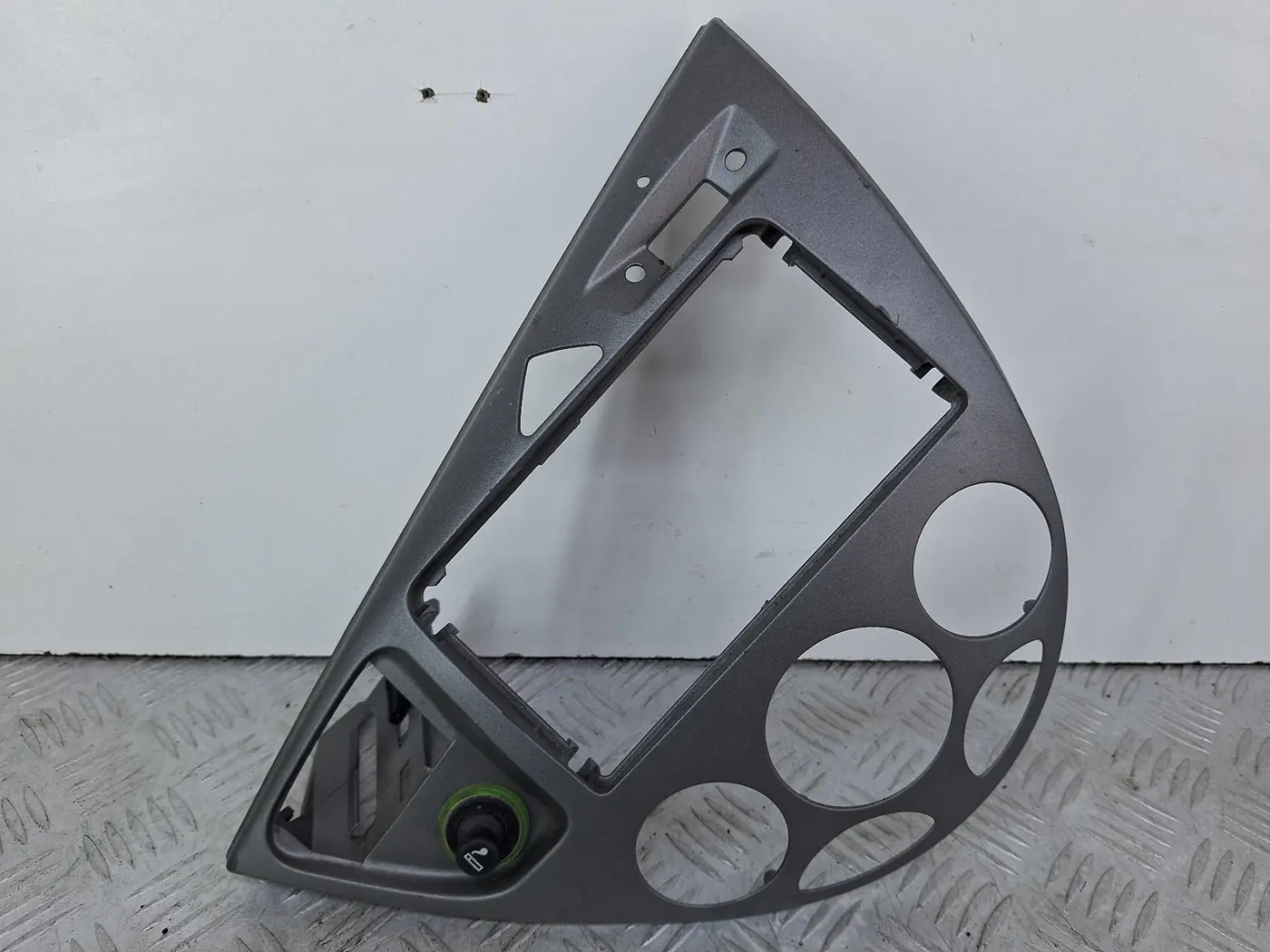 Рамка под магнитолу к Ford Focus 1999