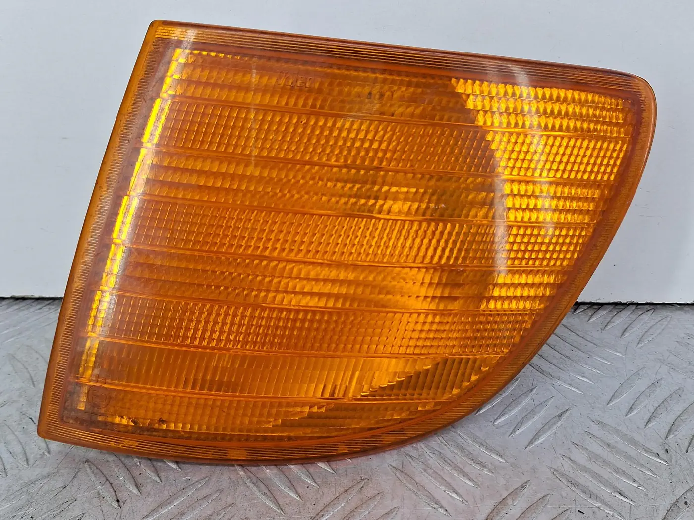 Поворотник левый к Mercedes-Benz Vito 2000