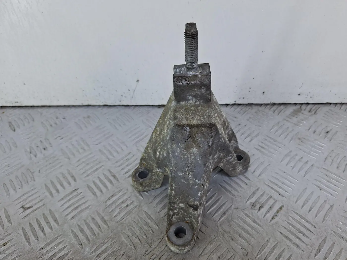 Кронштейн КПП к Ford Focus 2003