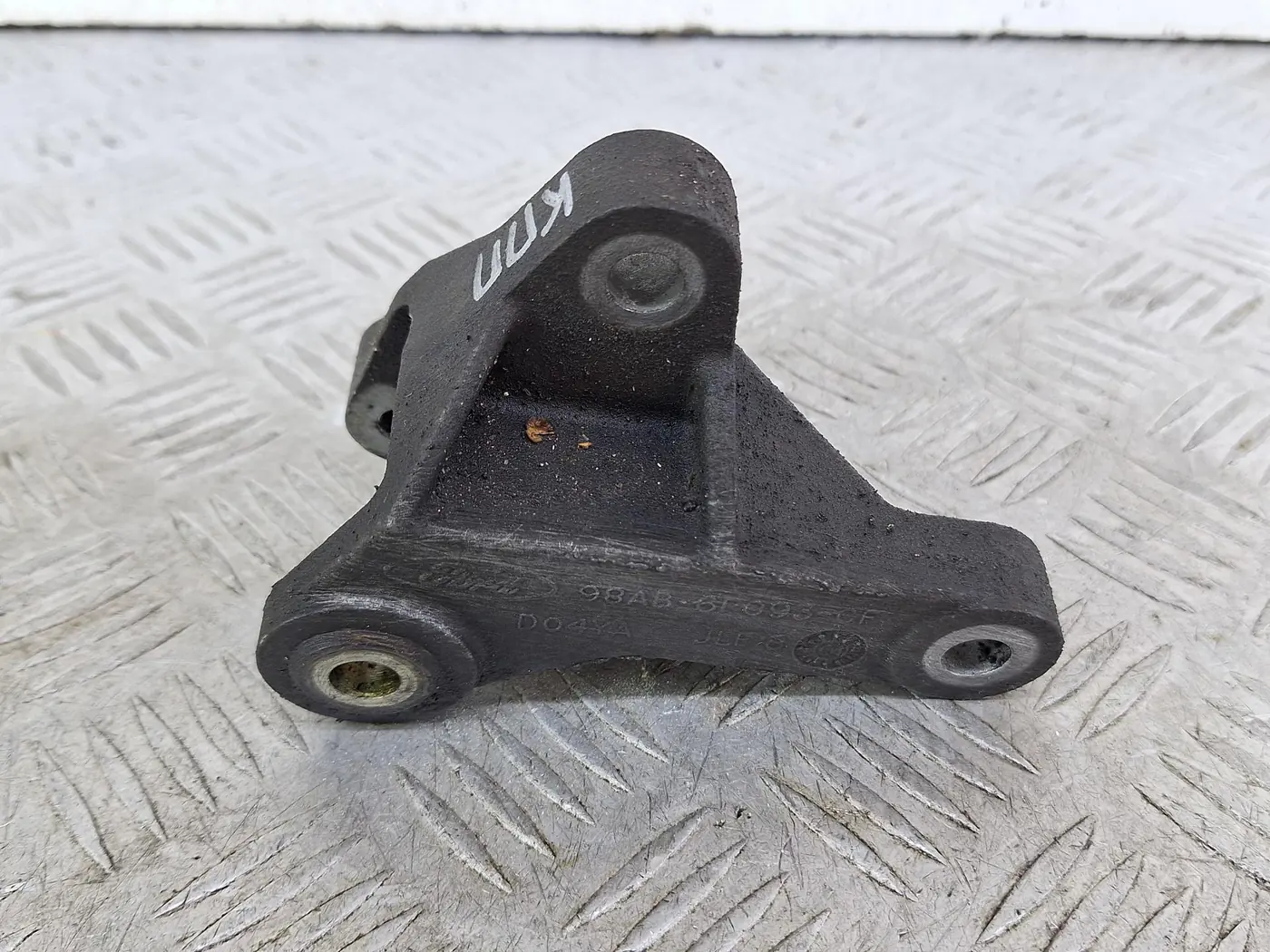 Кронштейн КПП к Ford Focus 2003