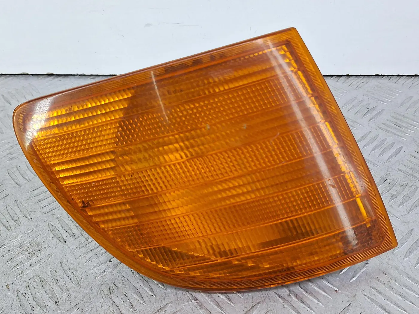 Поворотник правый к Mercedes-Benz Vito 2000