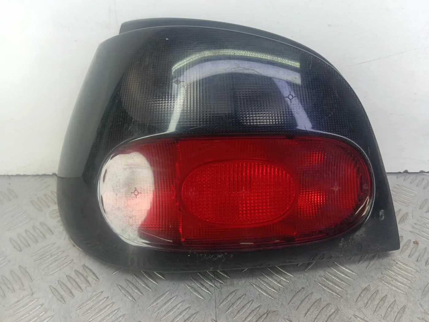 Фонарь задний левый к Renault Megane 1996