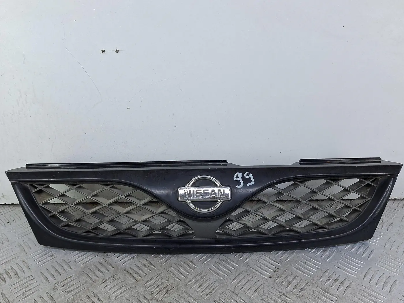 Решетка радиатора к Nissan Almera 1997