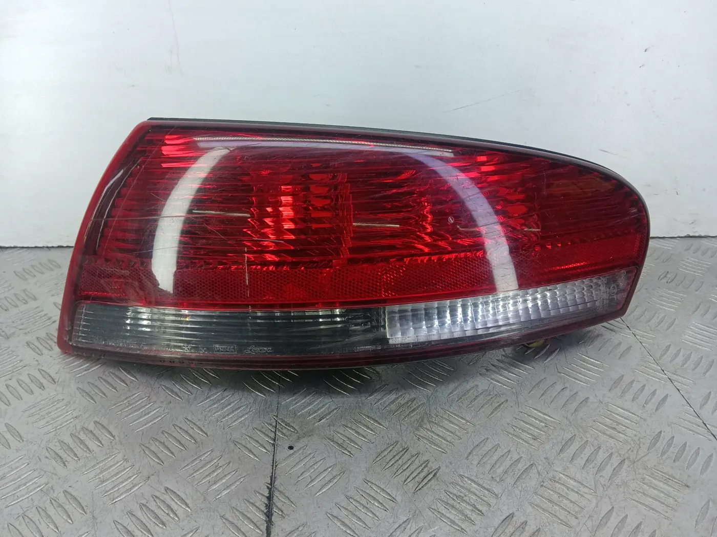 Фонарь задний правый к Chrysler Sebring 2001