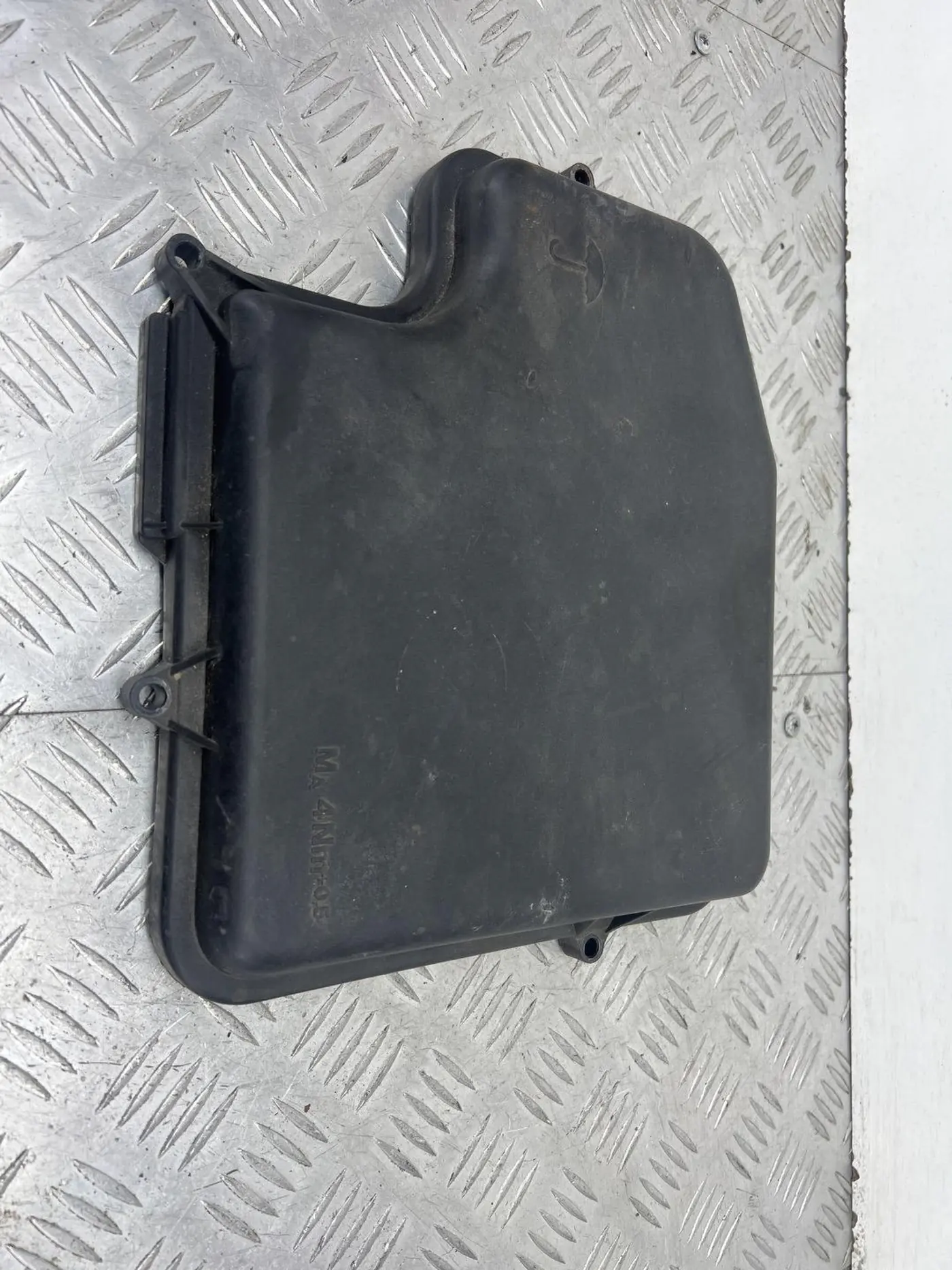 Крышка блока управления двигателем к Audi A4 1997