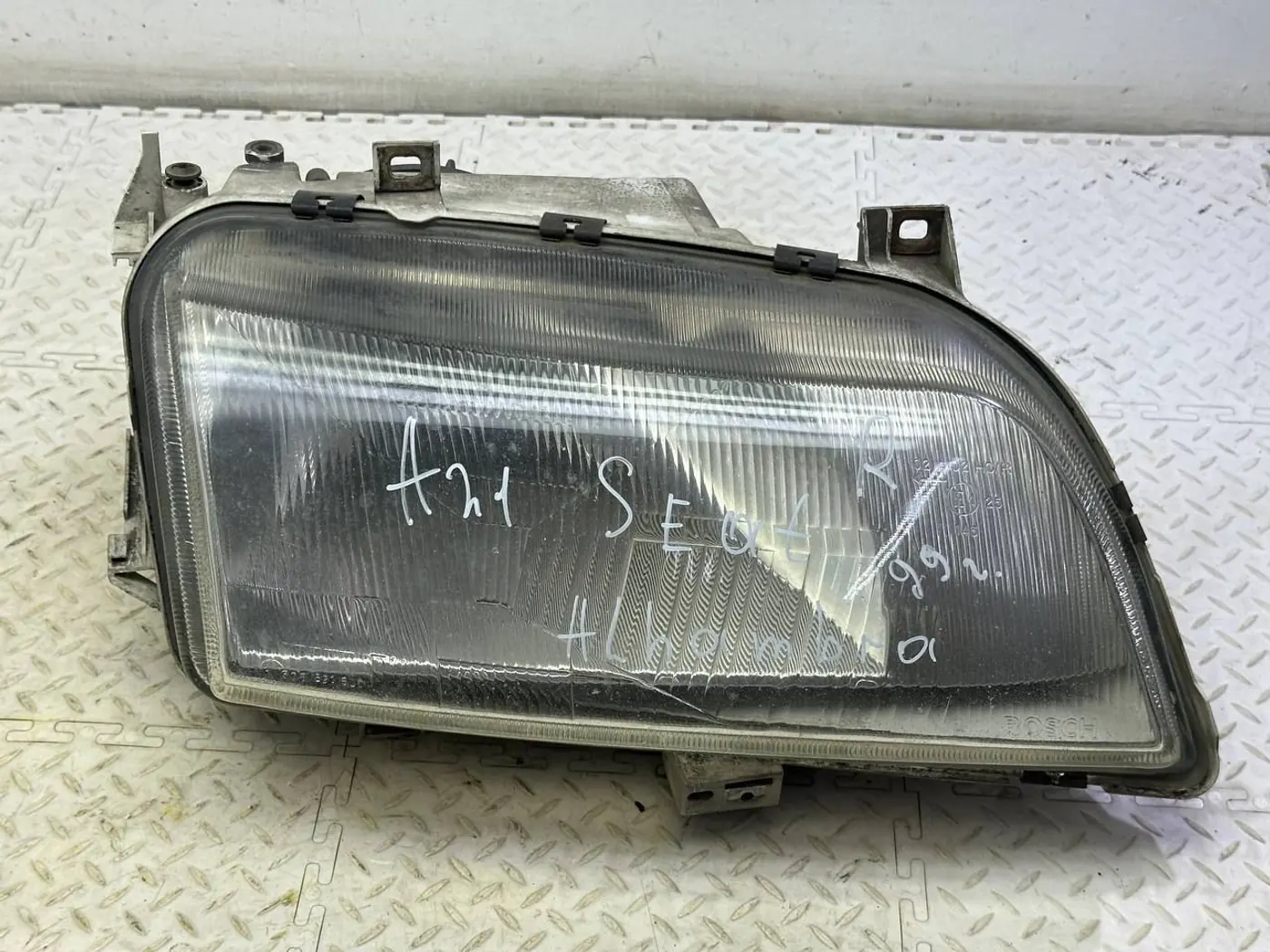 Фара правая к SEAT Alhambra 1999