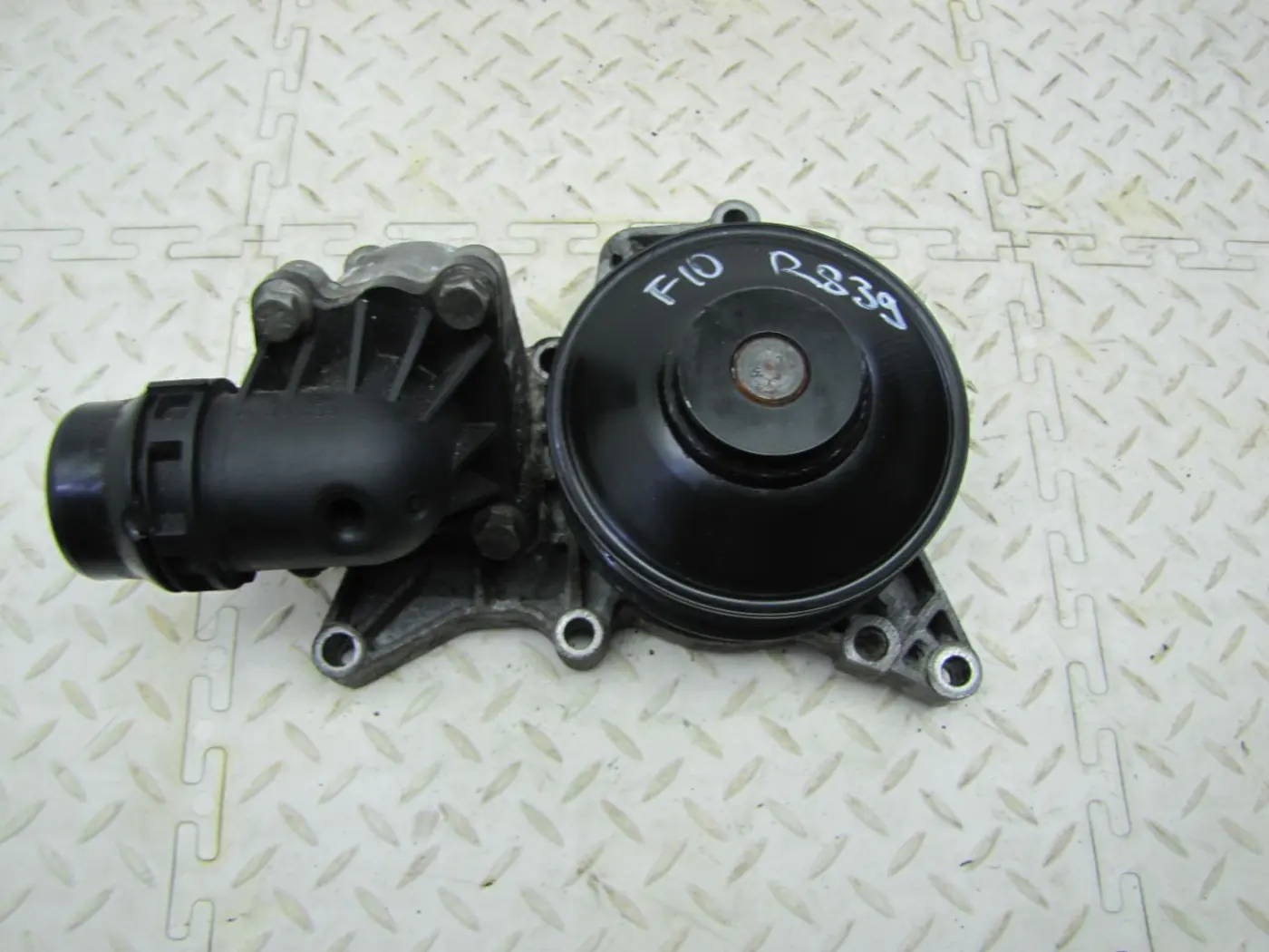 Помпа к BMW X6 2011