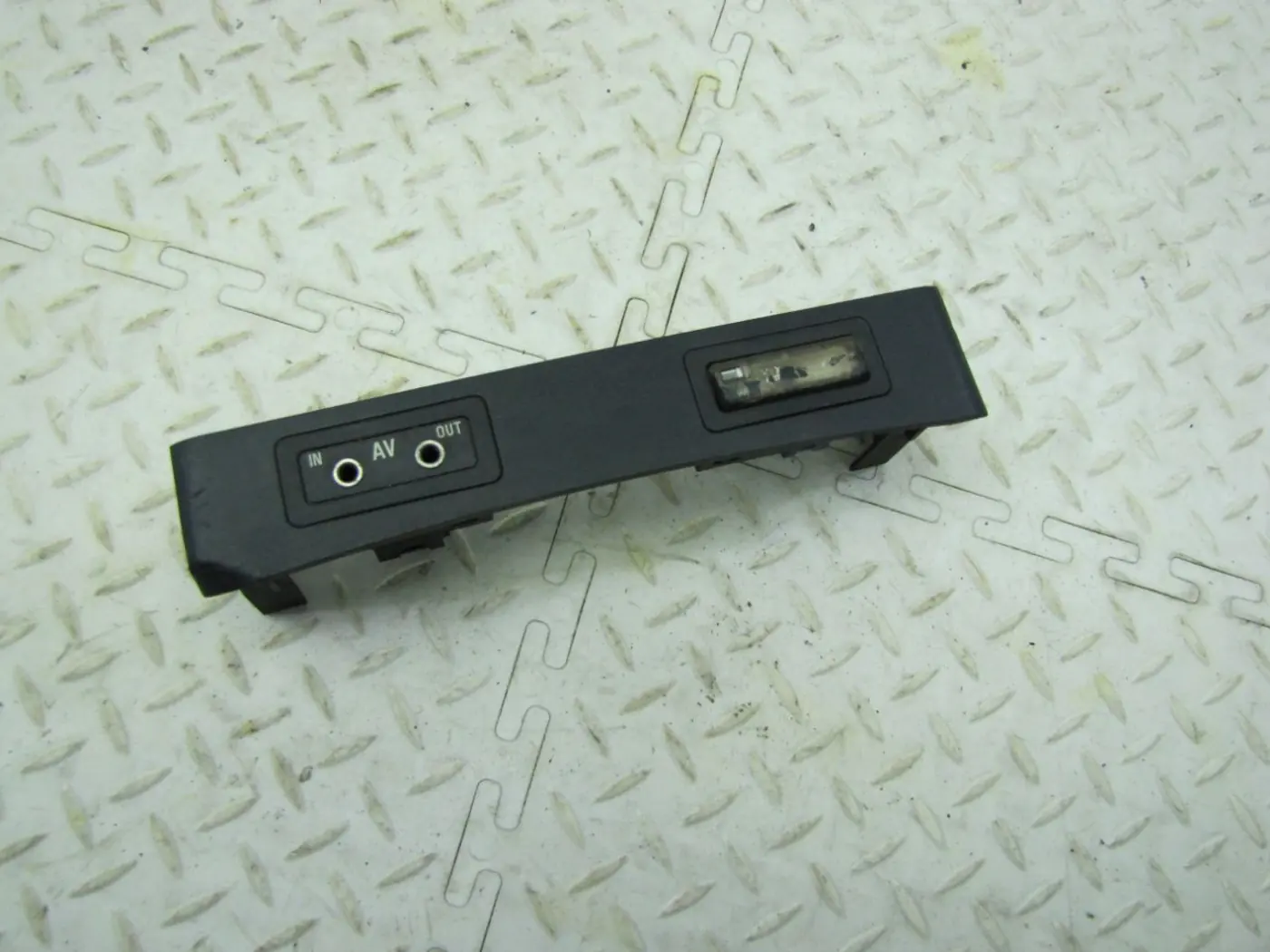 Разъем AUX / USB к BMW 7 series 1998