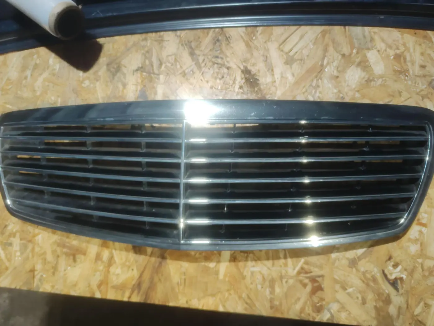 Решетка капота к Mercedes-Benz E-klasse 2003