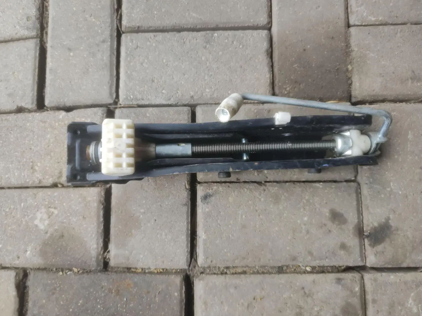 Домкрат к BMW 3 series 2005