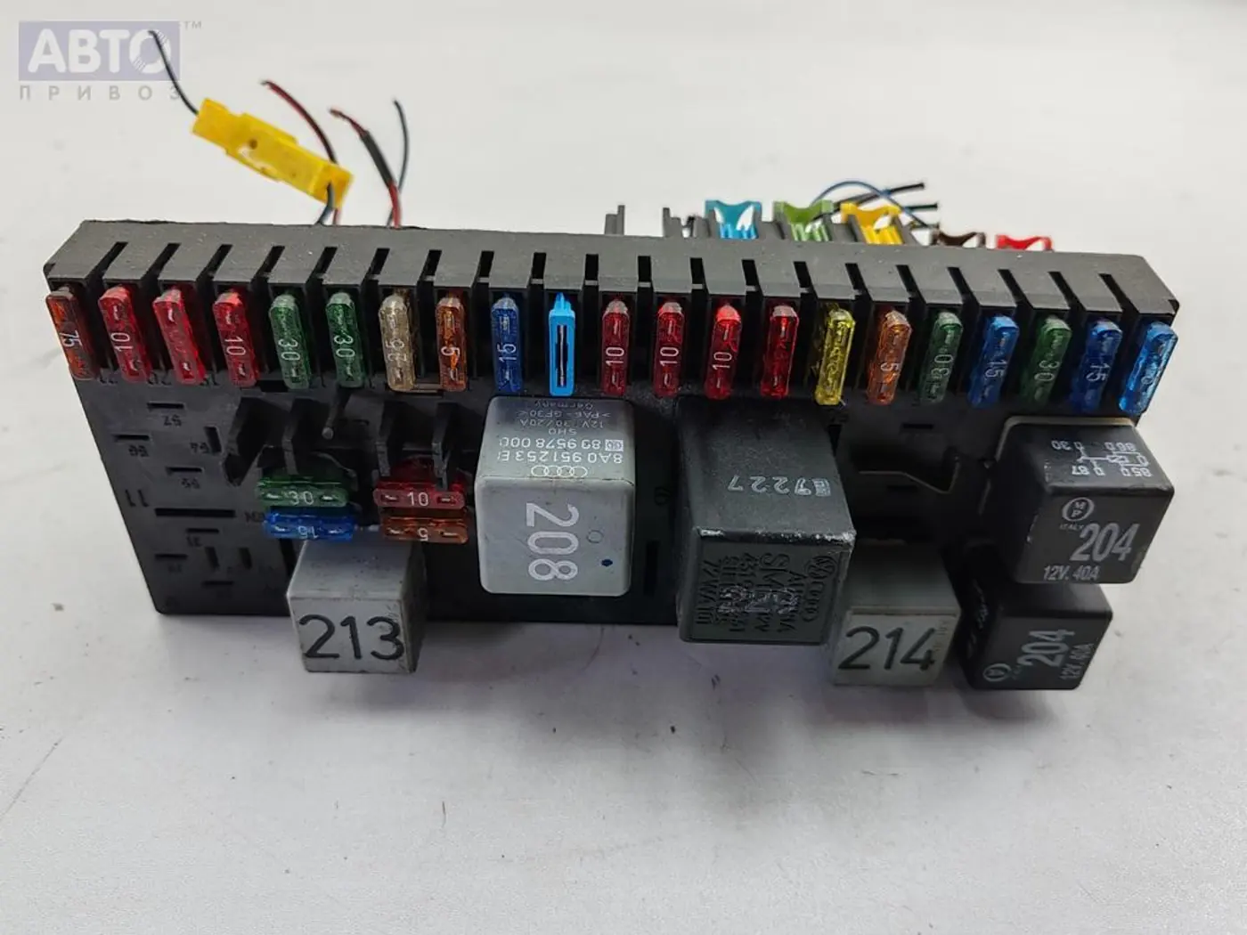 Короб предохранителей к Audi 80 1992