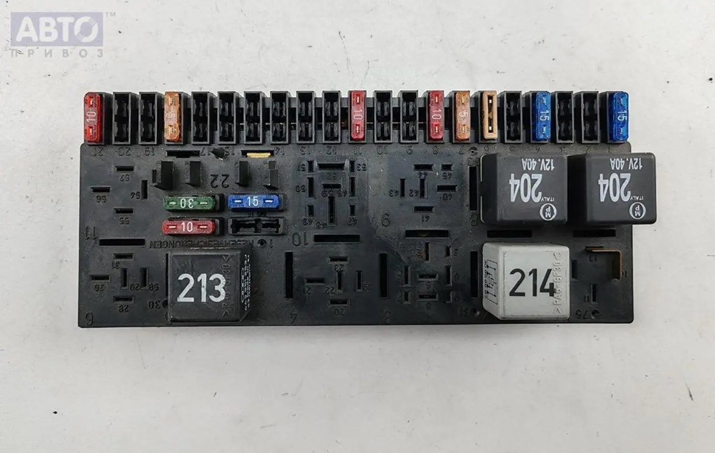 Короб предохранителей к Audi 80 1994