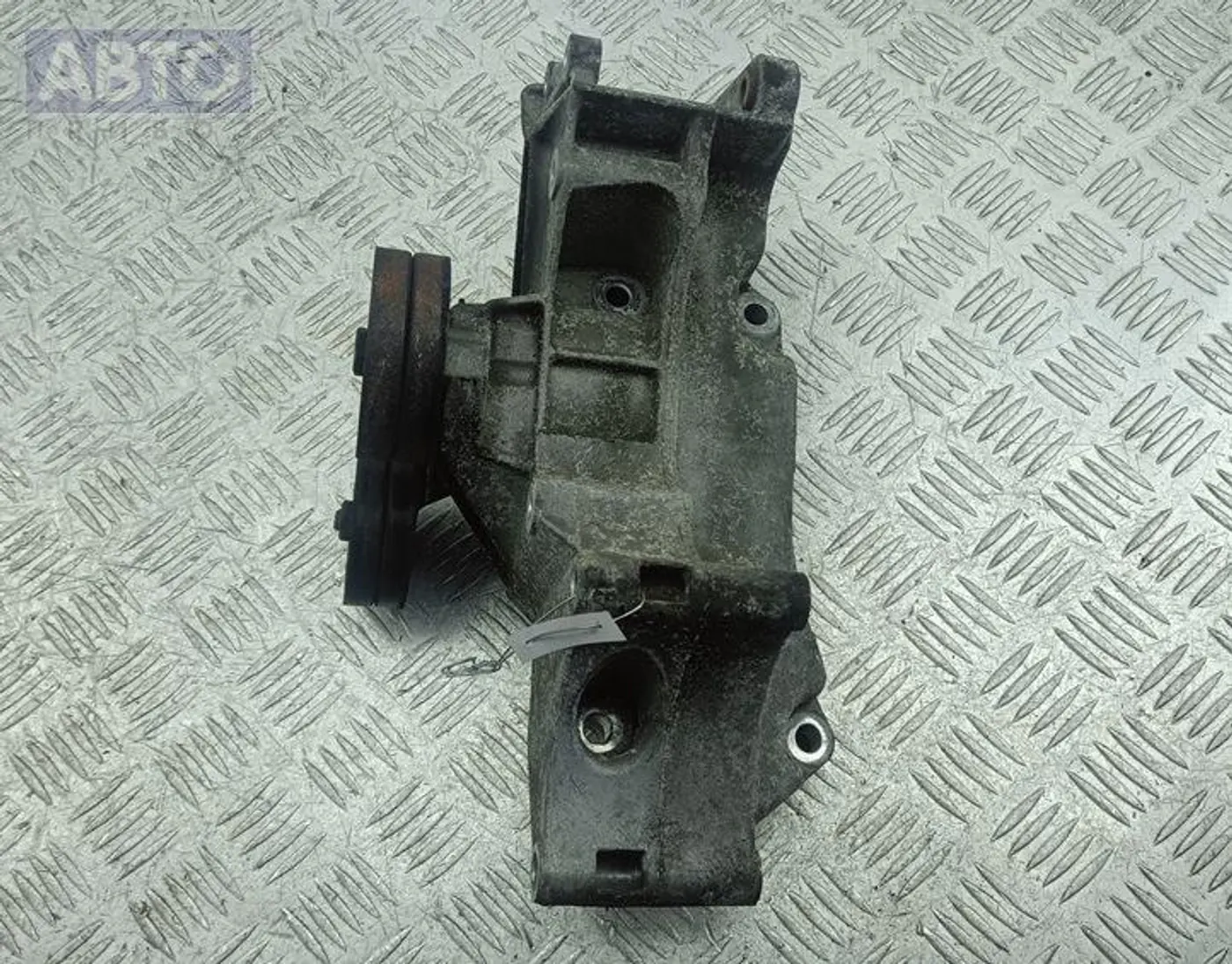 Кронштейн генератора к SEAT Leon 2003