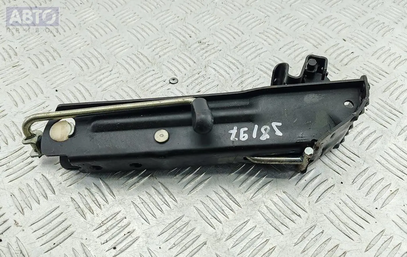 Домкрат к Volkswagen Passat 2008