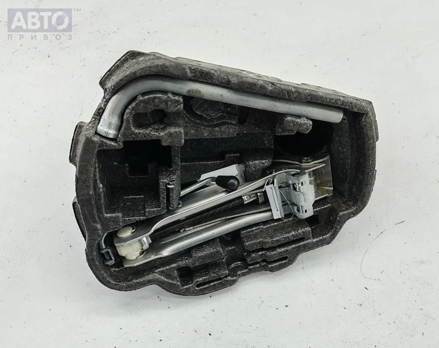 Домкрат к Volkswagen Golf 2002