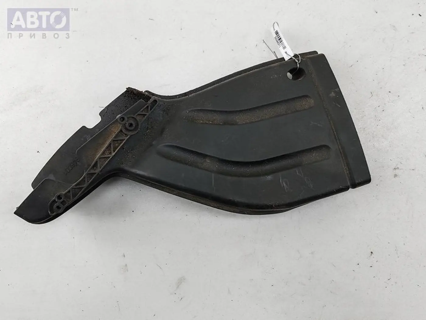 Воздухозаборник к Audi A4 2004