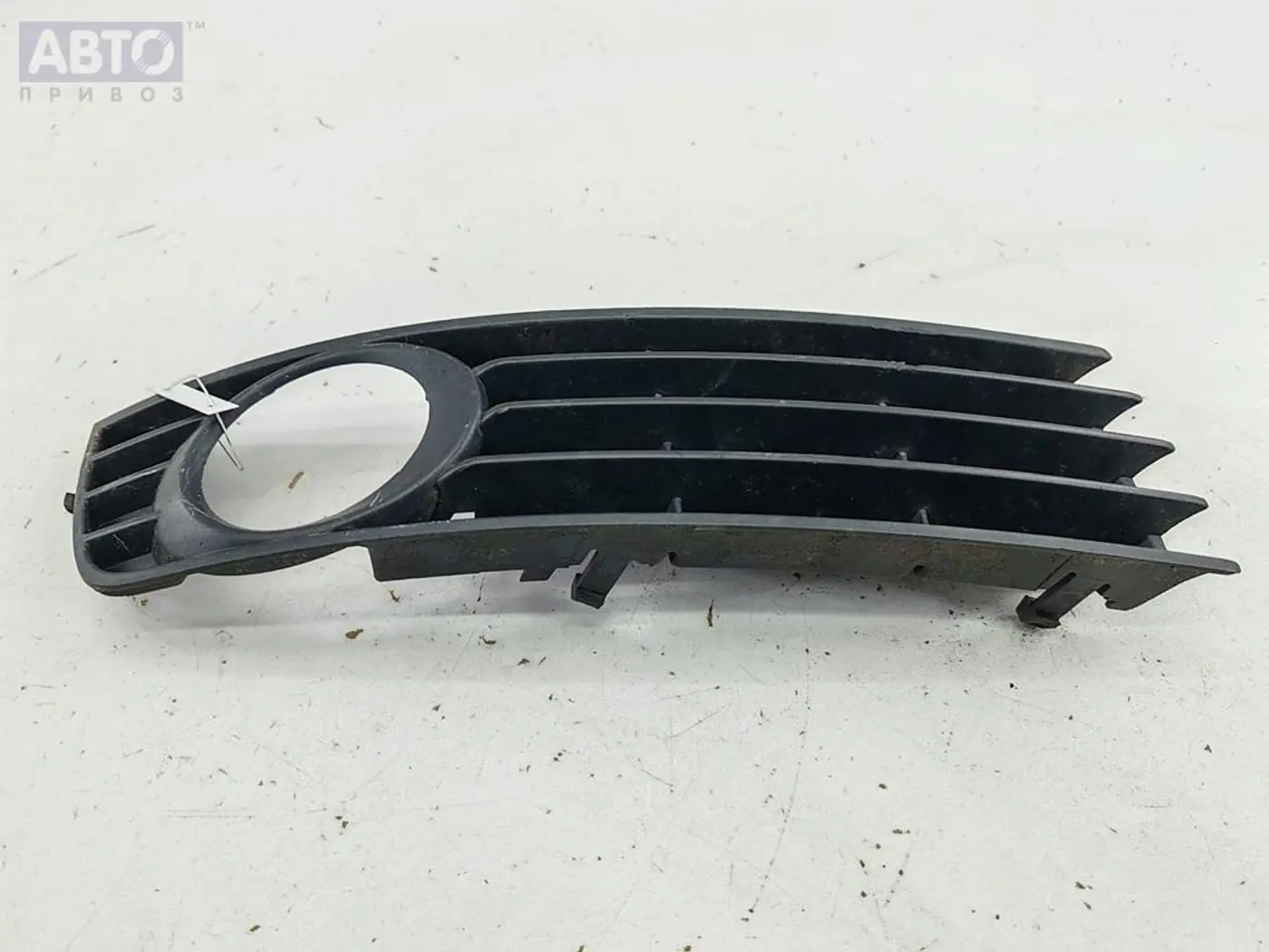 Рамка фары к Audi A4 2001