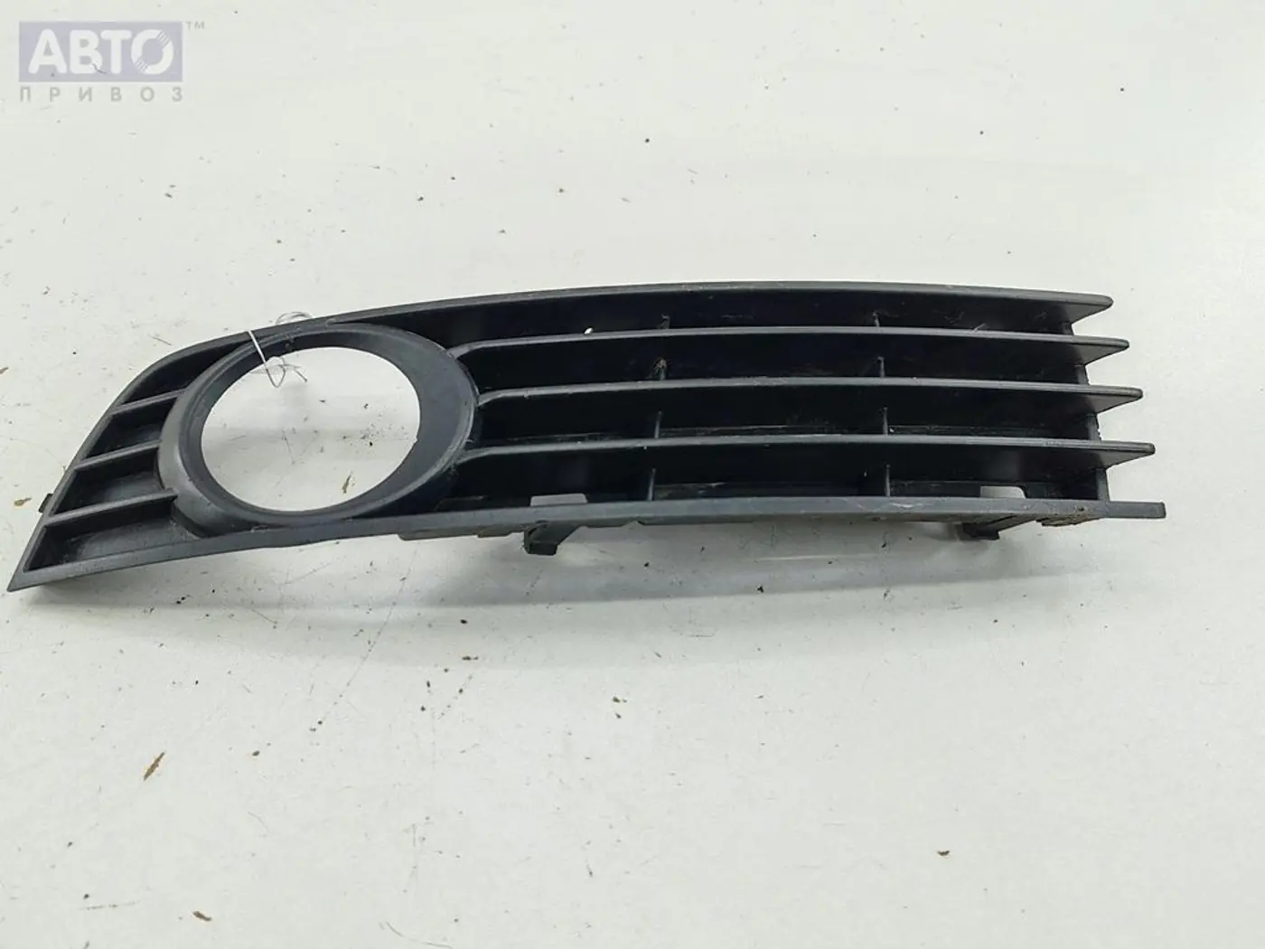 Рамка фары к Audi A4 2001