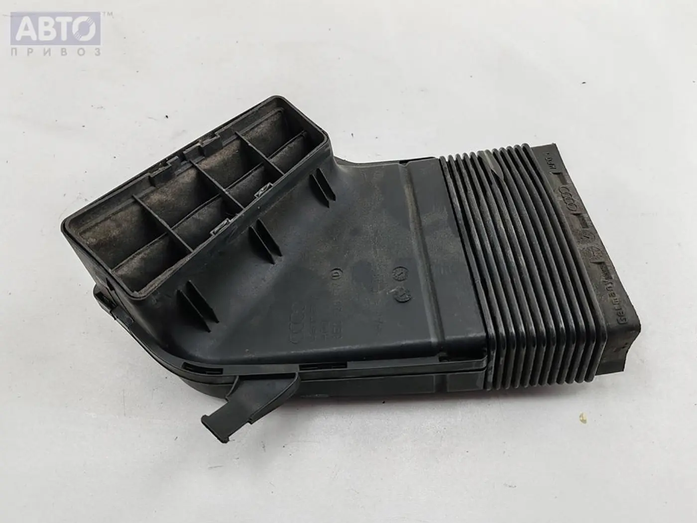 Воздухозаборник к Audi A4 2003