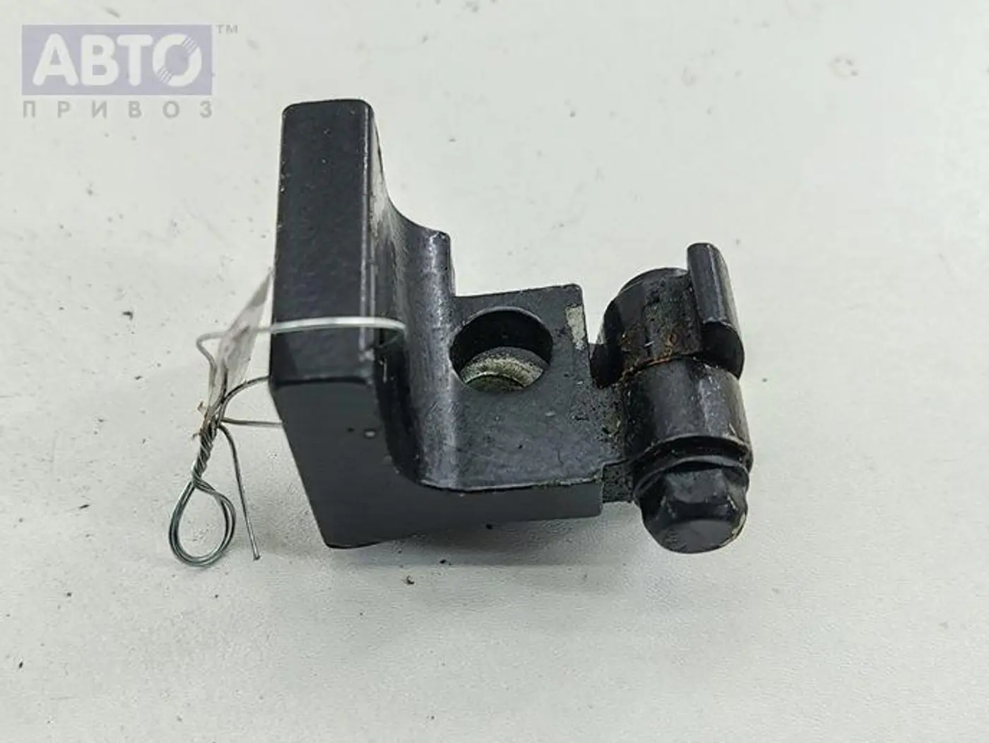 Петли к Volkswagen Touareg 2005