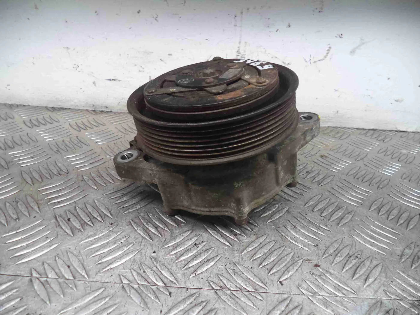 Помпа к Toyota HiAce 2008