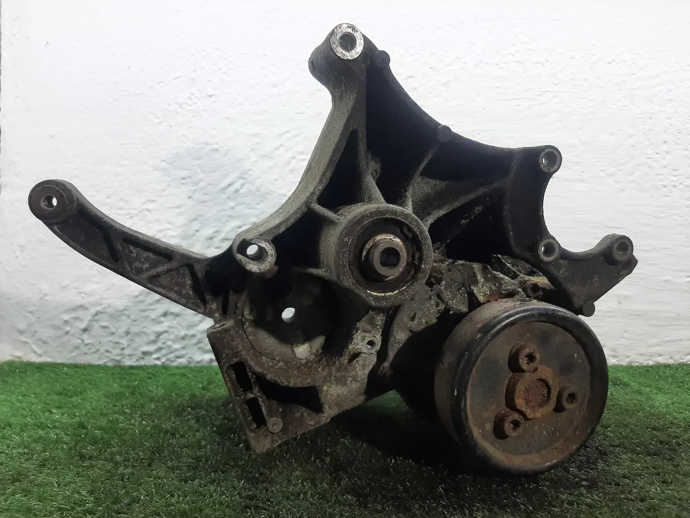 Кронштейн генератора к Audi A4 2000