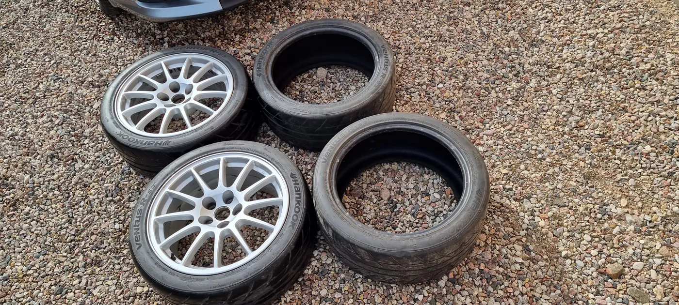 R18 245 40 Hankook ventus rs