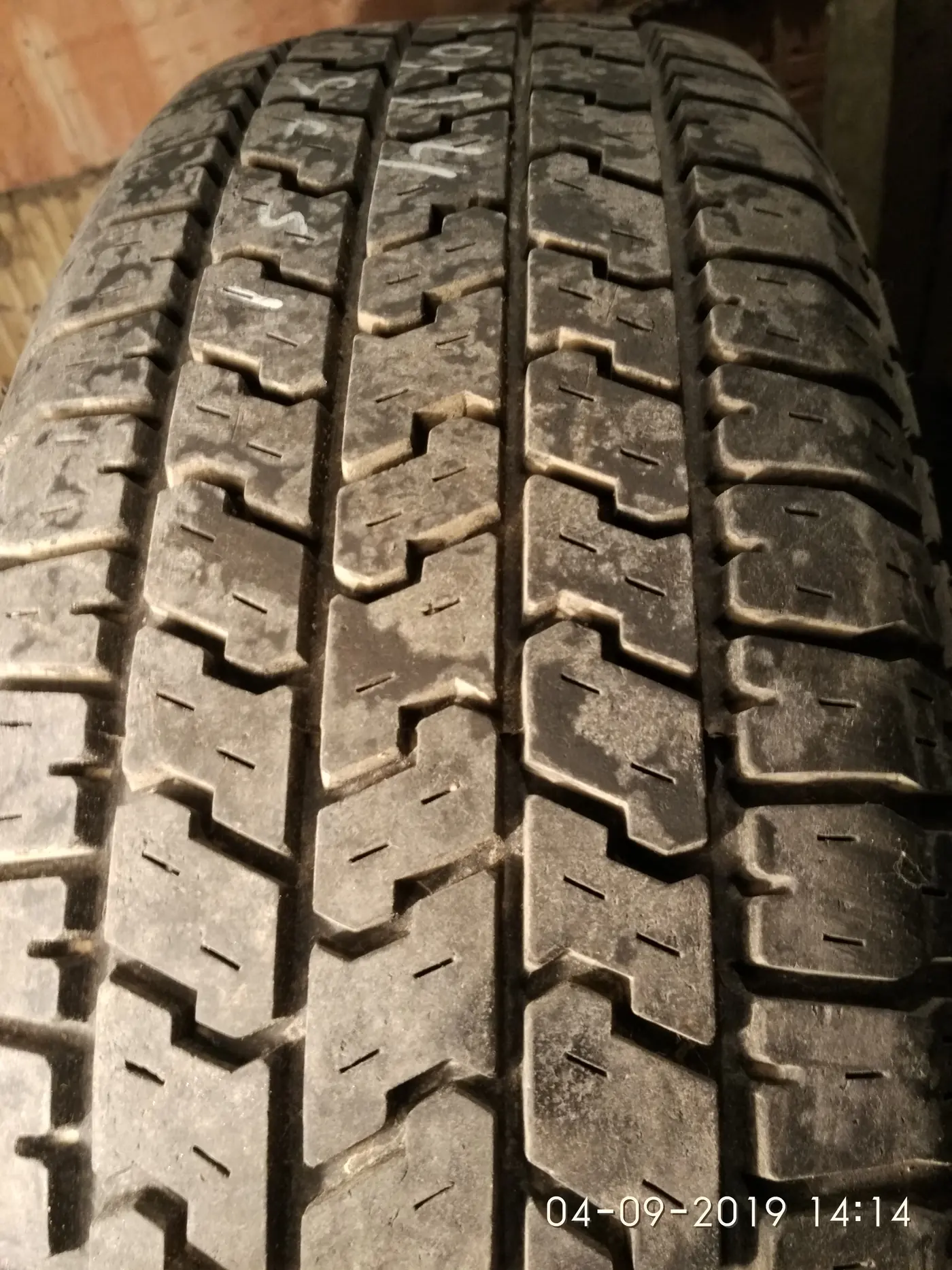 R14 175 70 Continental super contact ch 51