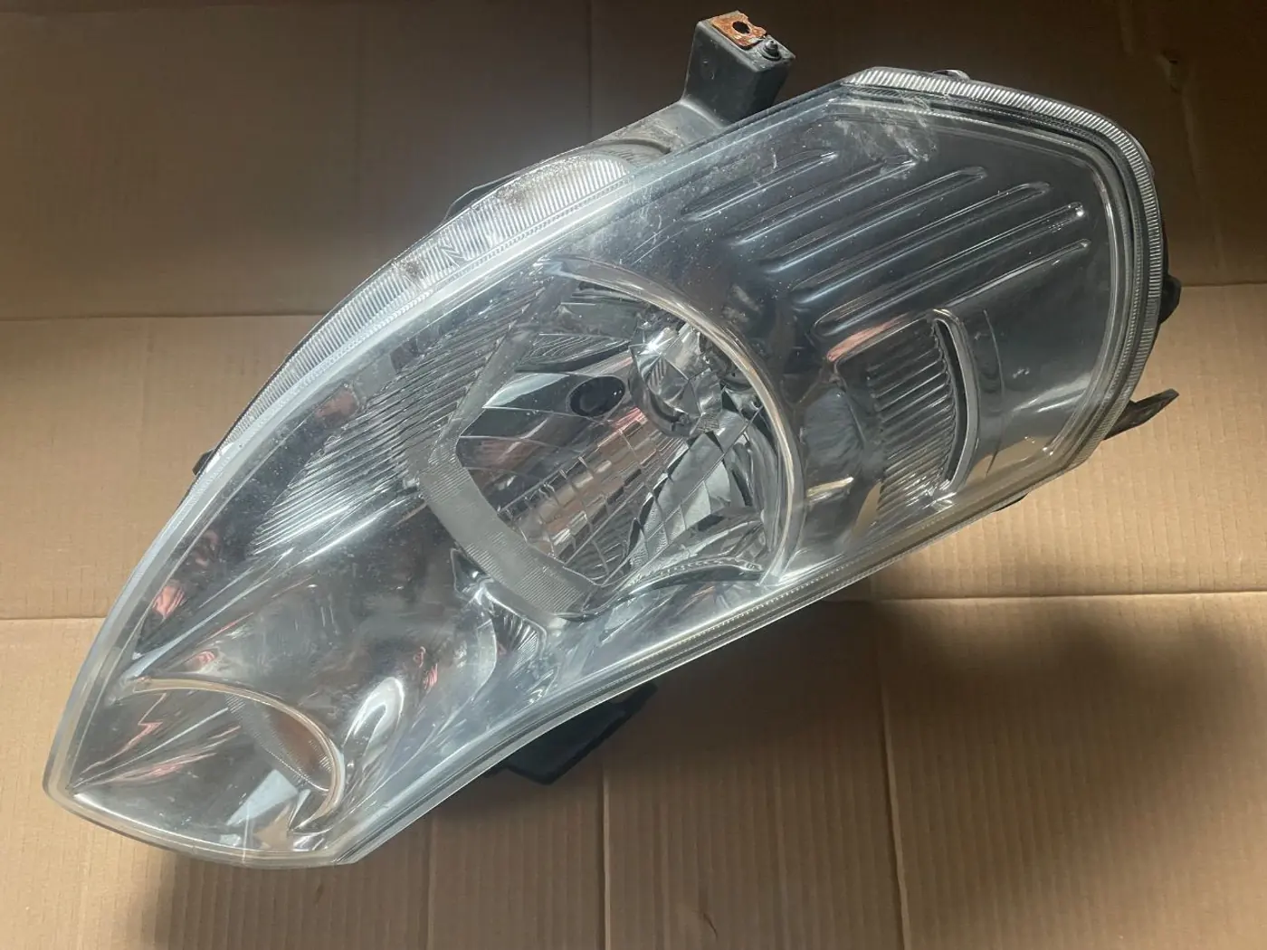 Фара правая к Suzuki SX4 2006