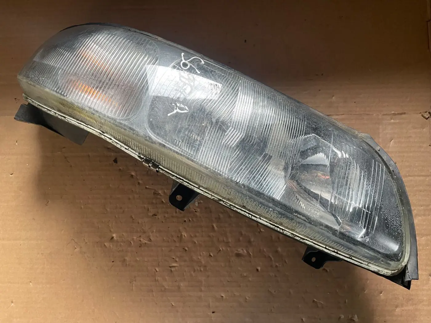 Фара правая к Volvo V70 2001