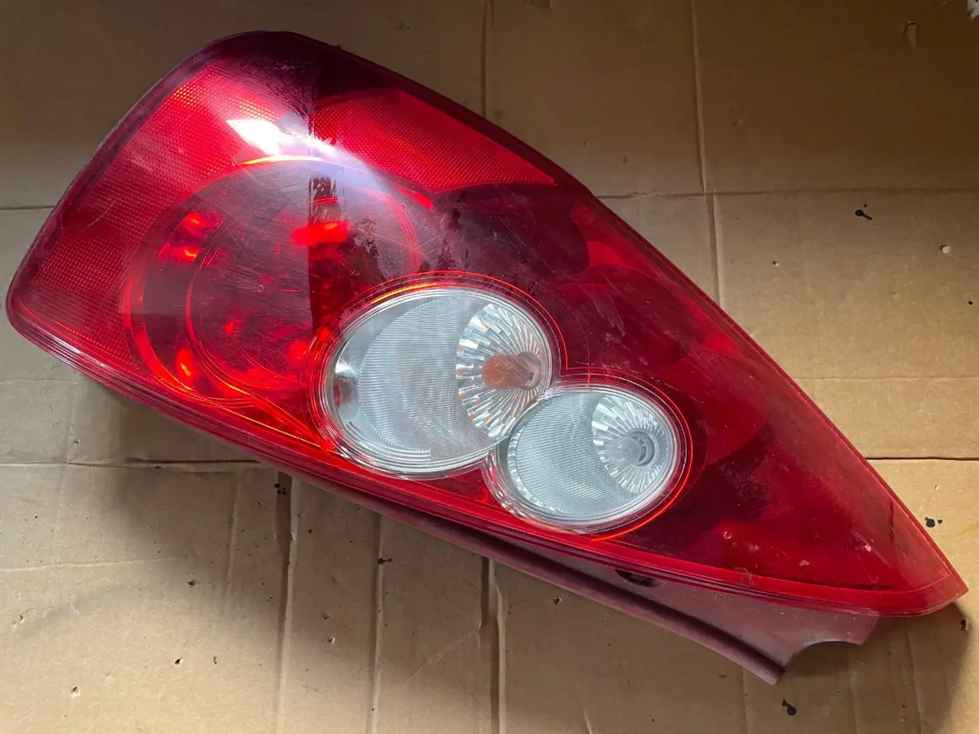 Фонарь задний левый к Mazda 5 2006