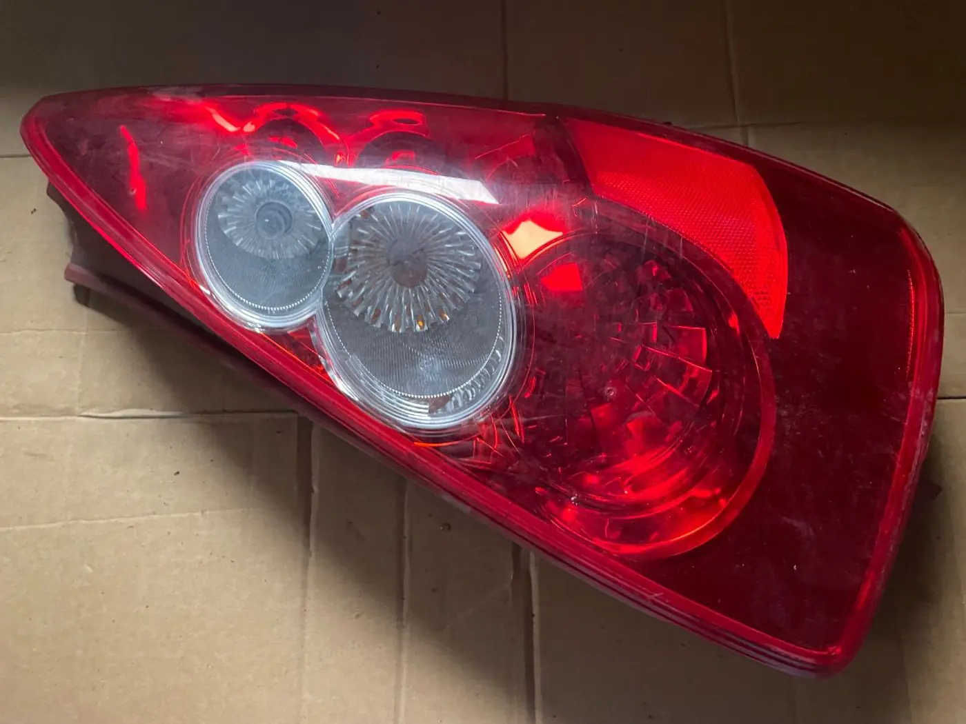 Фонарь задний правый к Mazda 5 2006