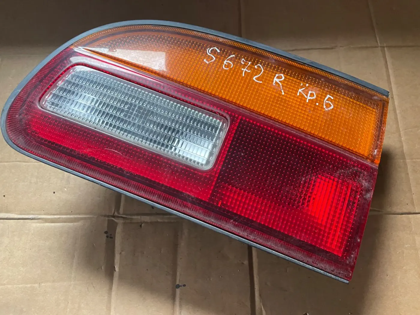 Фонарь крышки багажника правый к Mitsubishi C4 2002