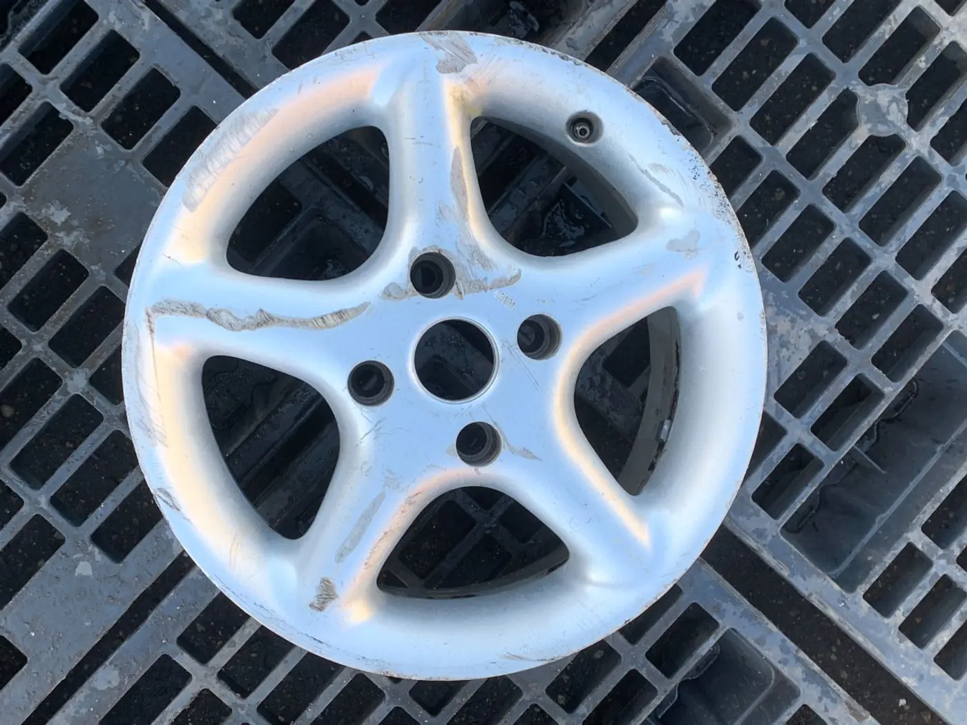 Диск литой к Nissan Primera 1997