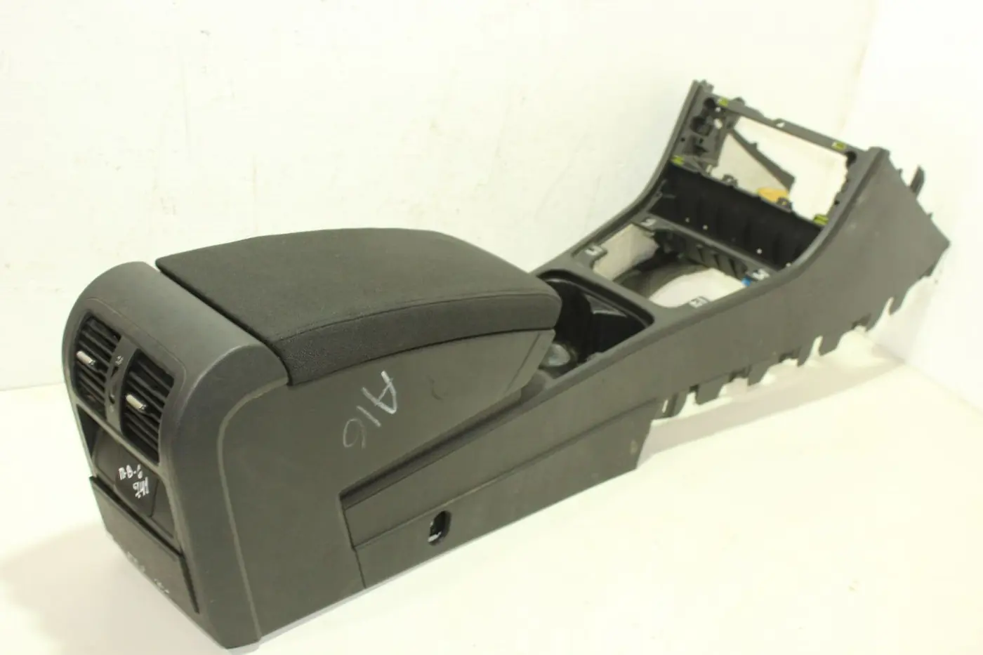 Подлокотник к Volkswagen Passat 2006