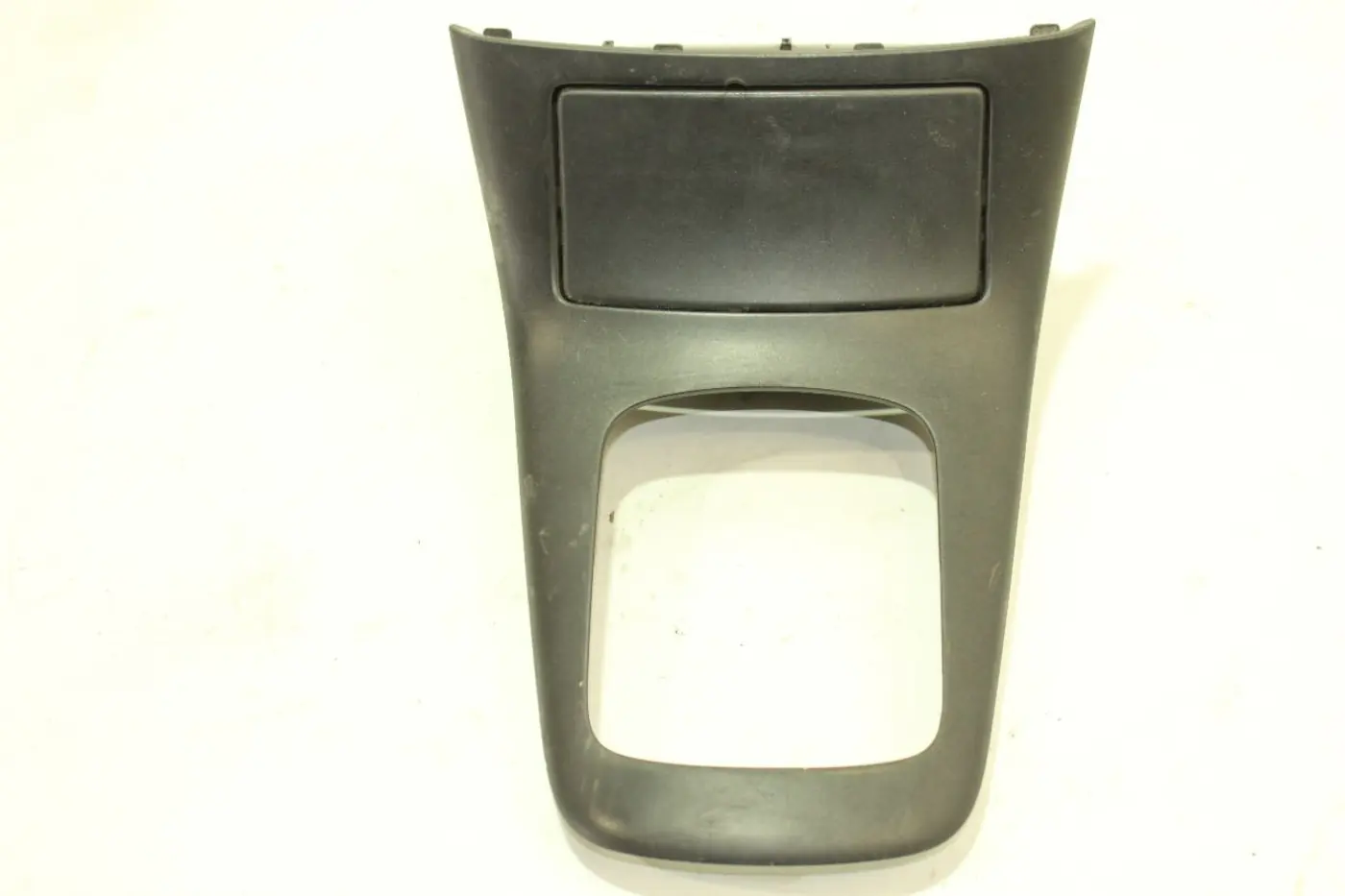 Пепельница к Toyota Avensis 2005
