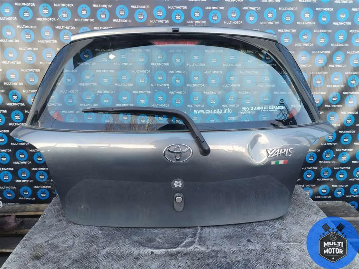 Щеткодержатель задний к Toyota Yaris 2002