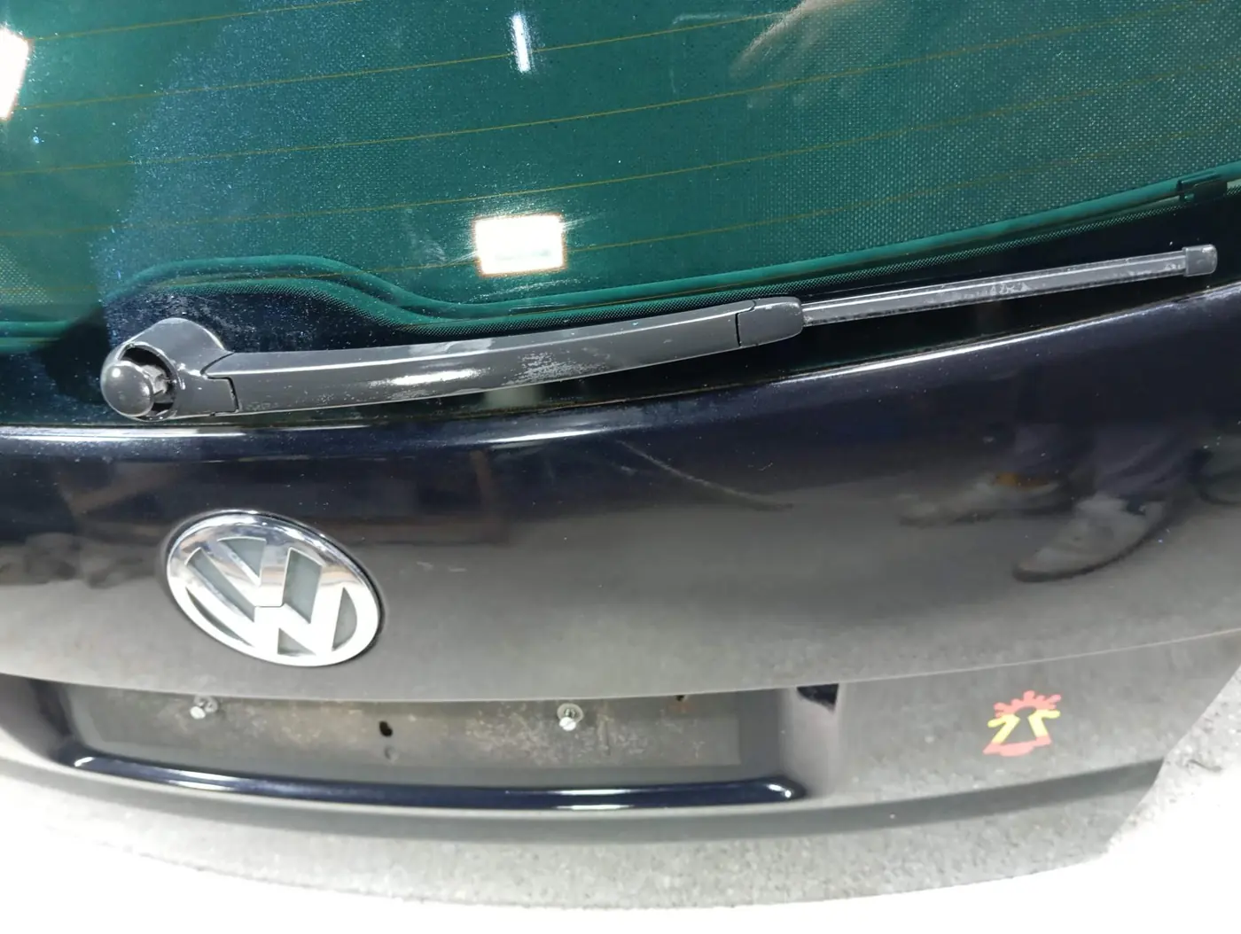Щеткодержатель задний к Volkswagen Touran 2005