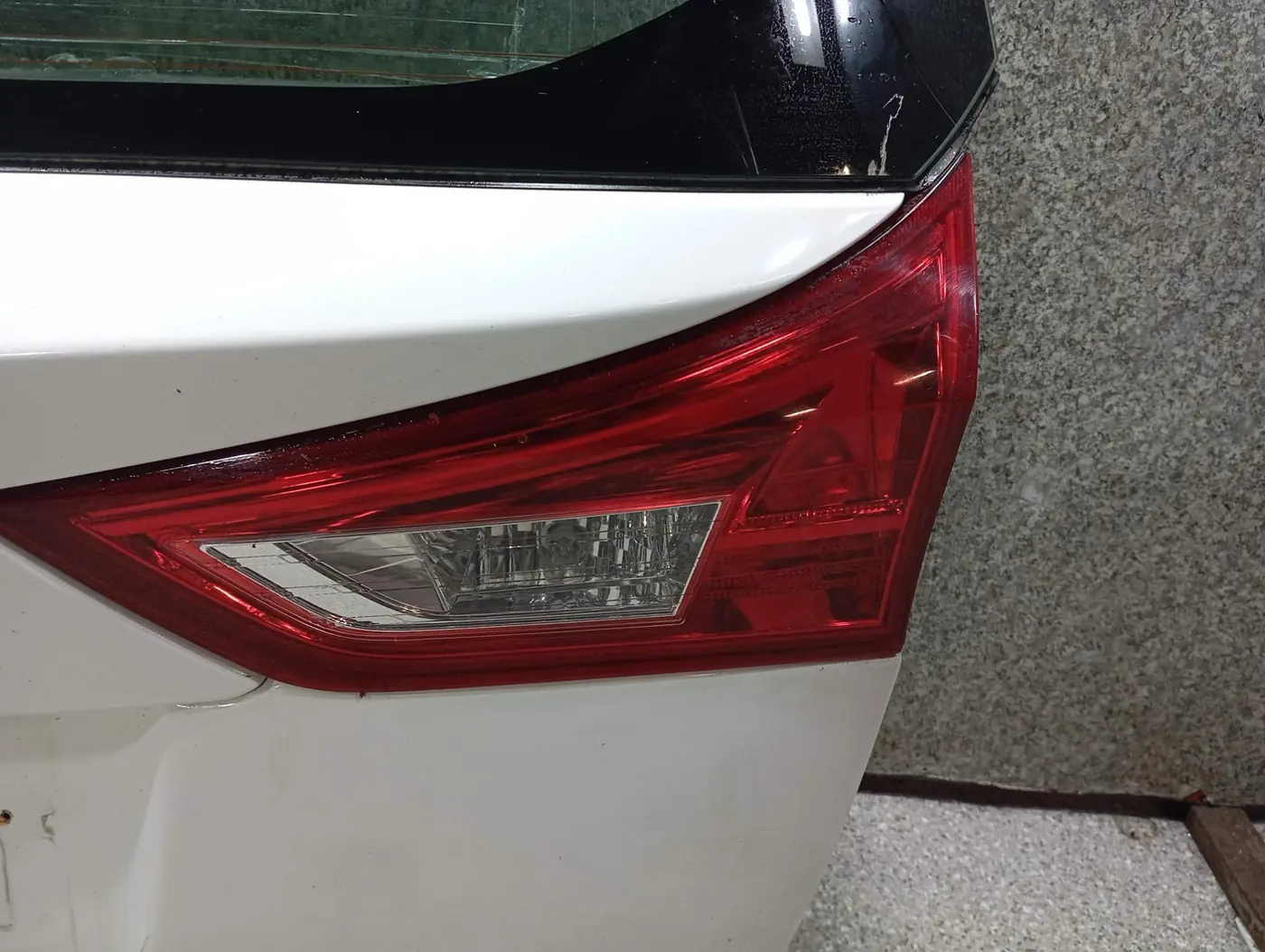 Фонарь крышки багажника правый к Toyota Auris 2014