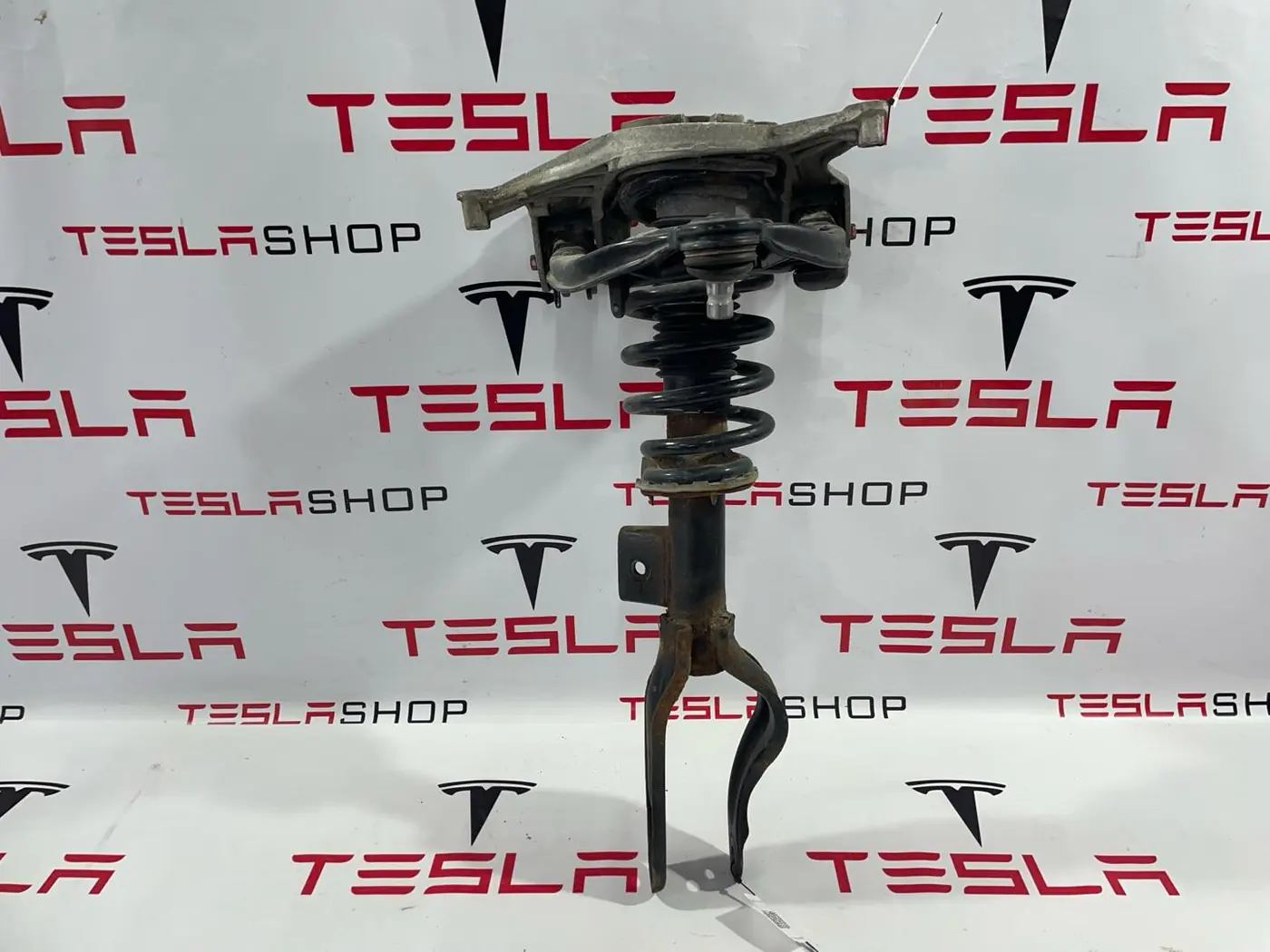 Амортизатор передний левый к Tesla Model 3 2019