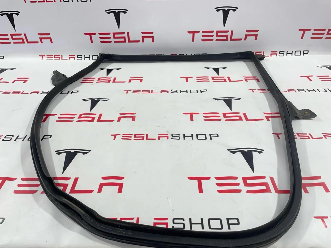 Уплотнитель к Tesla Model 3 2019