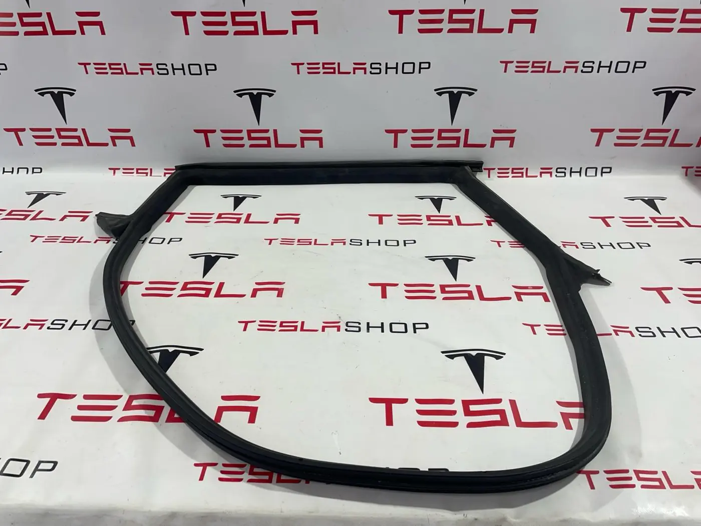 Уплотнитель к Tesla Model 3 2019