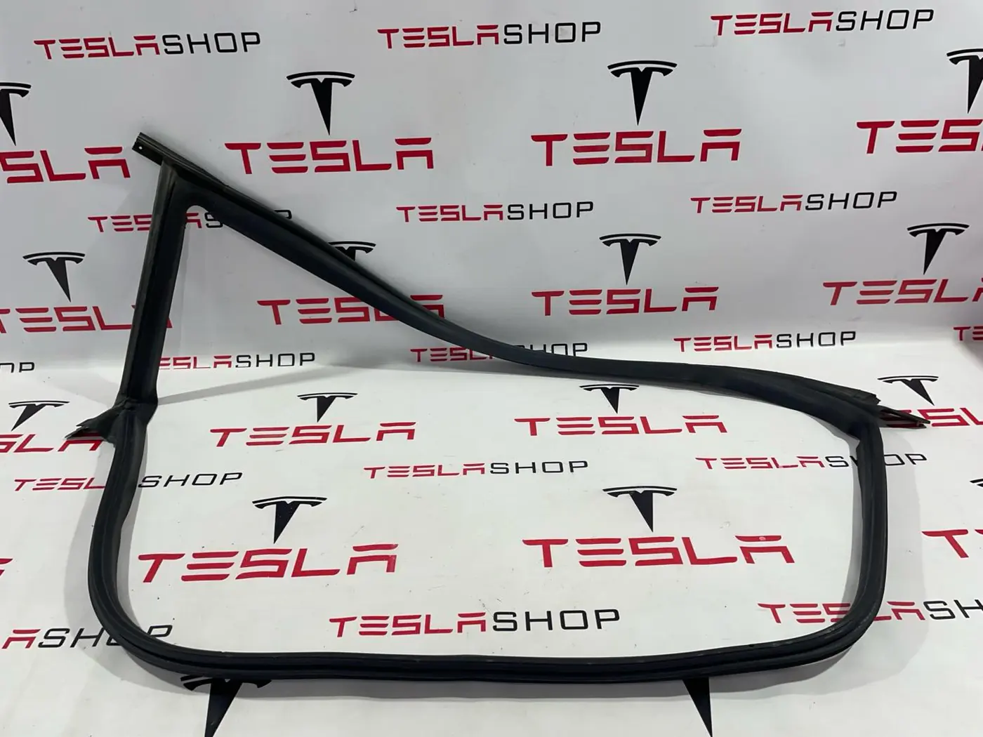 Уплотнитель к Tesla Model 3 2019