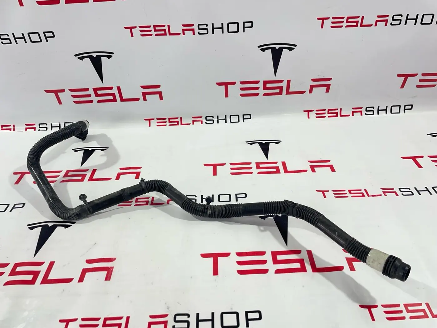 Патрубок радиатора к Tesla Model 3 2019